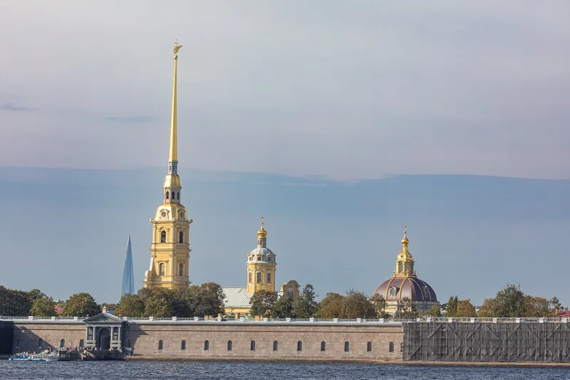 Обзорная по городу с экскурсией по Петропавловской крепости (собор+тюрьма)